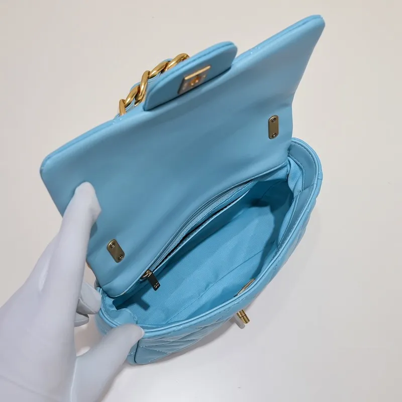 All Categories Official Website "Brand Women's Bags" Women's Bags 💙 Chanel C𝗵𝗮𝗻𝗲𝟭 𝟮𝟮𝘀 Large Gold Chain Underarm Bag Medium Size Jimei, have you got it yet? This bag looks great on hot girls, and the capacity is good. The thick chain is the finishing touch of this bag. It is younger and more fashionable than Cf. 𝐒𝐢𝐳𝐞𝟏𝟕-𝟐𝟏