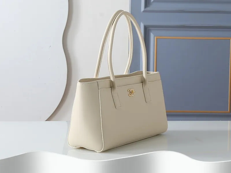 All categories Official website "Brand Women's Bags" Women's Bags 💙 Chanel 2026 new CHANEL hand-held crossbody bag