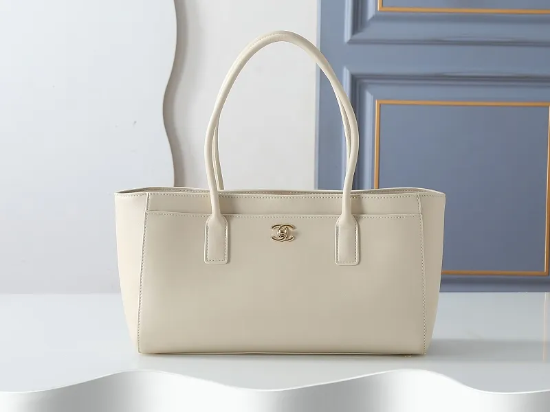 All categories Official website "Brand Women's Bags" Women's Bags 💙 Chanel 2026 new CHANEL hand-held crossbody bag