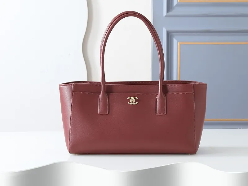 All categories Official website "Brand Women's Bags" Women's Bags 💙 Chanel 2026 new CHANEL hand-held crossbody bag