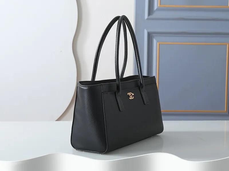 All categories Official website "Brand Women's Bags" Women's Bags 💙 Chanel 2026 new CHANEL hand-held crossbody bag