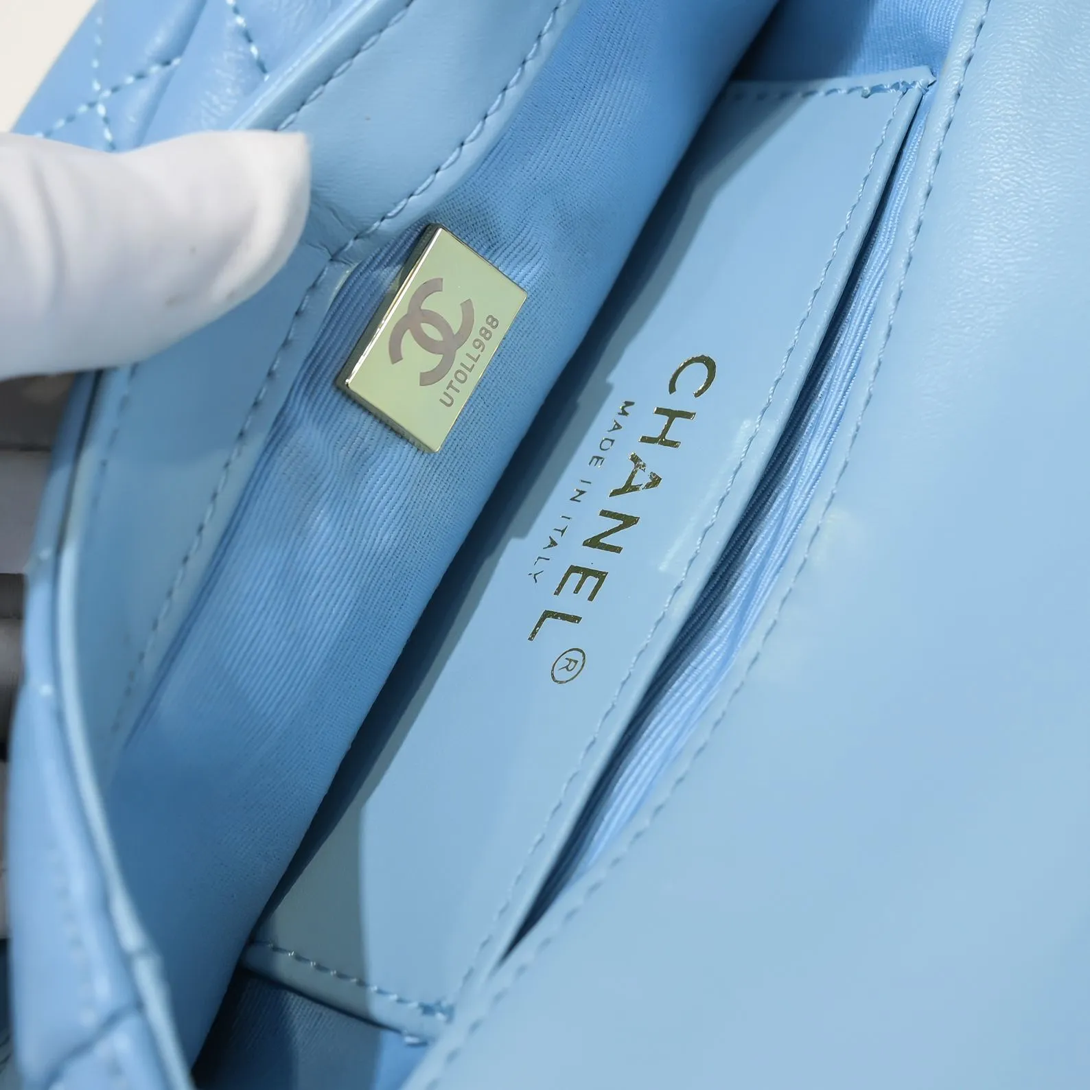 All Categories Official Website "Brand Women's Bags" Women's Bags 💙 Chanel �C𝗵𝗮𝗻𝗲𝟭 𝟮𝟮𝘀 Large Gold Chain Armpit Bag Small Size Jimei, have you got it yet? This bag is easy to wear with hot girls, and the capacity is good. The thick chain is the finishing touch of this bag. It is younger and more fashionable than Cf. 𝐒𝐢𝐳𝐞𝟏𝟑-𝟏𝟕