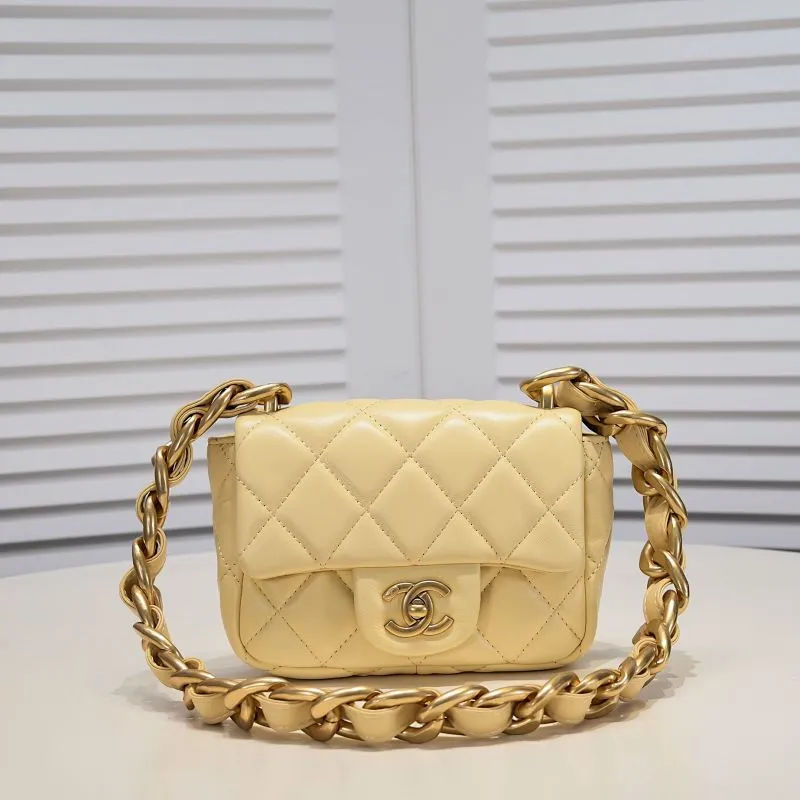 All Categories Official Website "Brand Women's Bags" Women's Bags 💙 Chanel �C𝗵𝗮𝗻𝗲𝟭 𝟮𝟮𝘀 Large Gold Chain Armpit Bag Small Size Jimei, have you got it yet? This bag is easy to wear with hot girls, and the capacity is good. The thick chain is the finishing touch of this bag. It is younger and more fashionable than Cf. 𝐒𝐢𝐳𝐞𝟏𝟑-𝟏𝟕