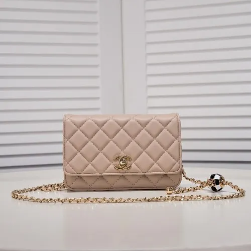All Categories Official Website "Brand Women's Bags" Women's Bags 💙 Chanel Chane Small Chain Bag Wallet on chain is definitely indispensable. Imported calfskin 🐂 This bag is super practical, but it has a bug ~ it is too long, because it is designed according to European and American body shapes, and it will be slightly longer for Asians! but! Don't be afraid, there is magic now