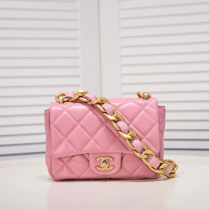 All Categories Official Website "Brand Women's Bags" Women's Bags 💙 Chanel C𝗵𝗮𝗻𝗲𝟭 𝟮𝟮𝘀 Large Gold Chain Underarm Bag Medium Size Jimei, have you got it yet? This bag looks great on hot girls, and the capacity is good. The thick chain is the finishing touch of this bag. It is younger and more fashionable than Cf. 𝐒𝐢𝐳𝐞𝟏𝟕-𝟐𝟏