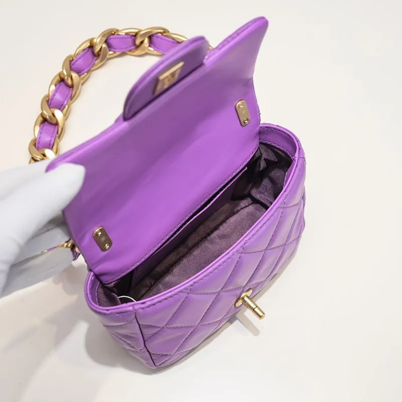 All Categories Official Website "Brand Women's Bags" Women's Bags 💙 Chanel �C𝗵𝗮𝗻𝗲𝟭 𝟮𝟮𝘀 Large Gold Chain Armpit Bag Small Size Jimei, have you got it yet? This bag is easy to wear with hot girls, and the capacity is good. The thick chain is the finishing touch of this bag. It is younger and more fashionable than Cf. 𝐒𝐢𝐳𝐞𝟏𝟑-𝟏𝟕