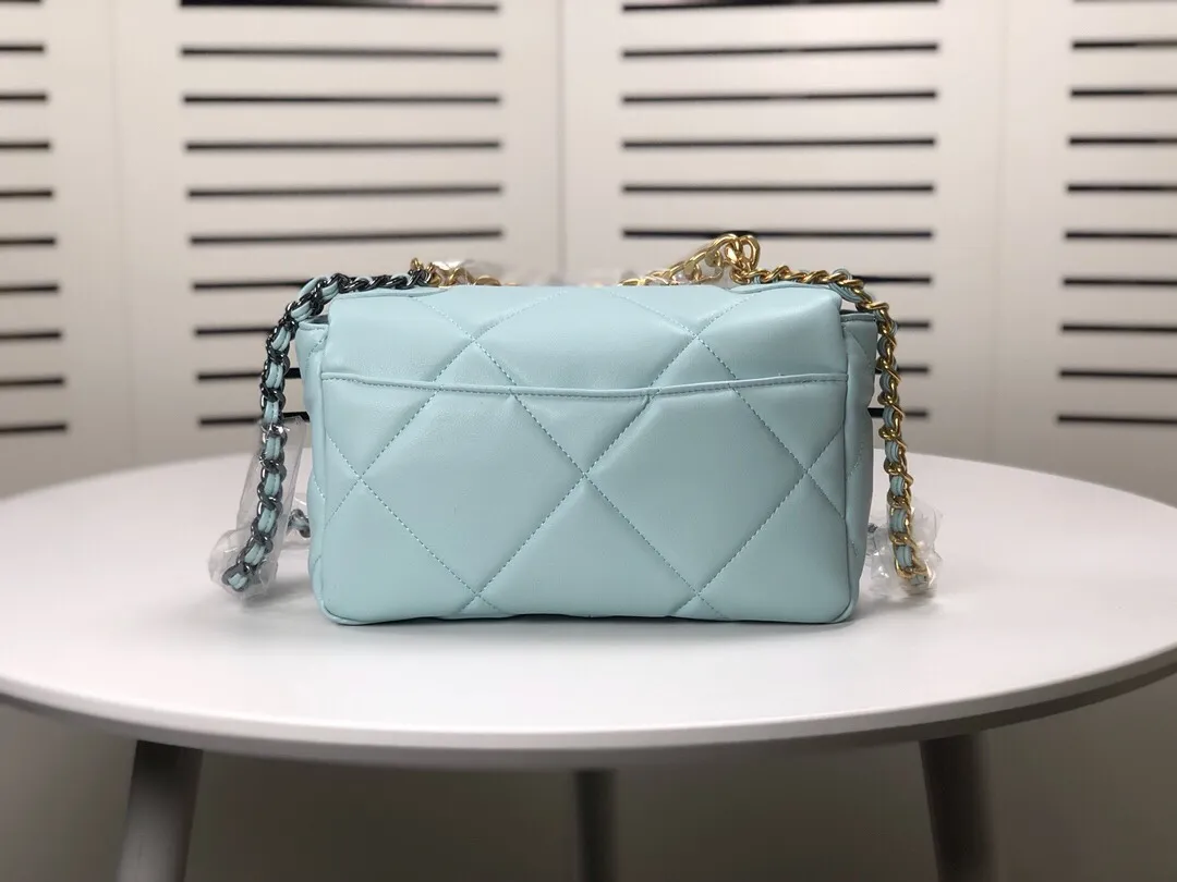 💰370￥Mint Green Small Size Chanel's latest hot model is now available📣📣Synchronized with counters🤭Imported cowhide🐂very soft to the touch. The upper body effect is super good, it can be carried by hand, on one shoulder or cross-body, showing the elegance and charm of women💃Hurry and get it😘Model number: 9010, size: 26*16*10,