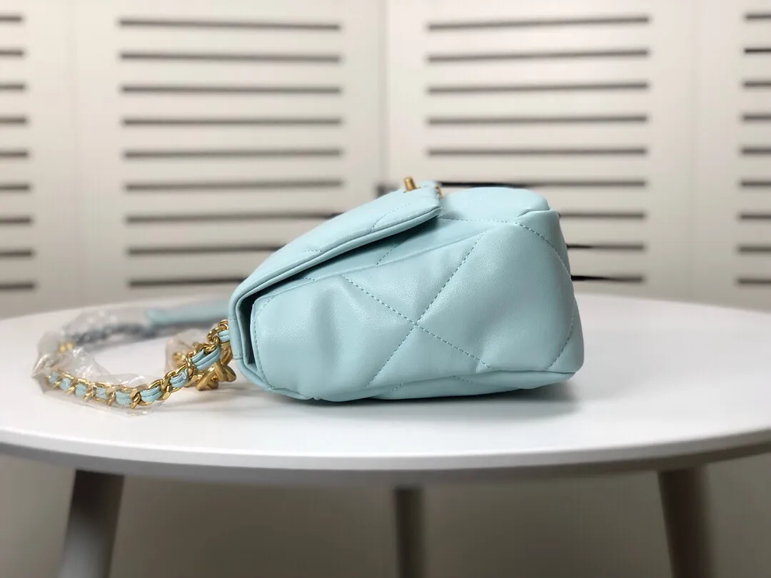 💰410￥Mint Green Medium Size Chanel's latest hot model is now available📣📣Synchronized with counters🤭Imported cowhide🐂very soft to the touch. The upper body effect is super good, it can be carried by hand, on one shoulder or cross-body, showing the elegance and charm of women💃Hurry and get it, [color] model number: 9011, size: 30*20*12,