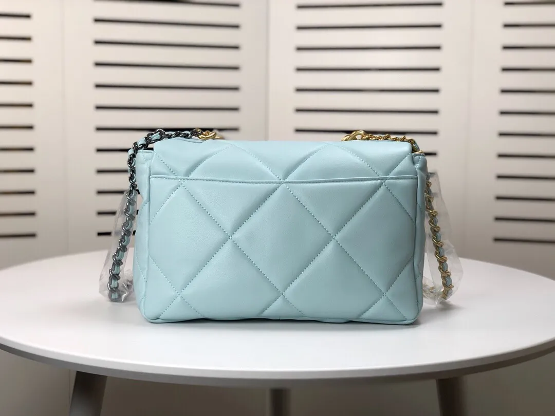 💰410￥Mint Green Medium Size Chanel's latest hot model is now available📣📣Synchronized with counters🤭Imported cowhide🐂very soft to the touch. The upper body effect is super good, it can be carried by hand, on one shoulder or cross-body, showing the elegance and charm of women💃Hurry and get it, [color] model number: 9011, size: 30*20*12,