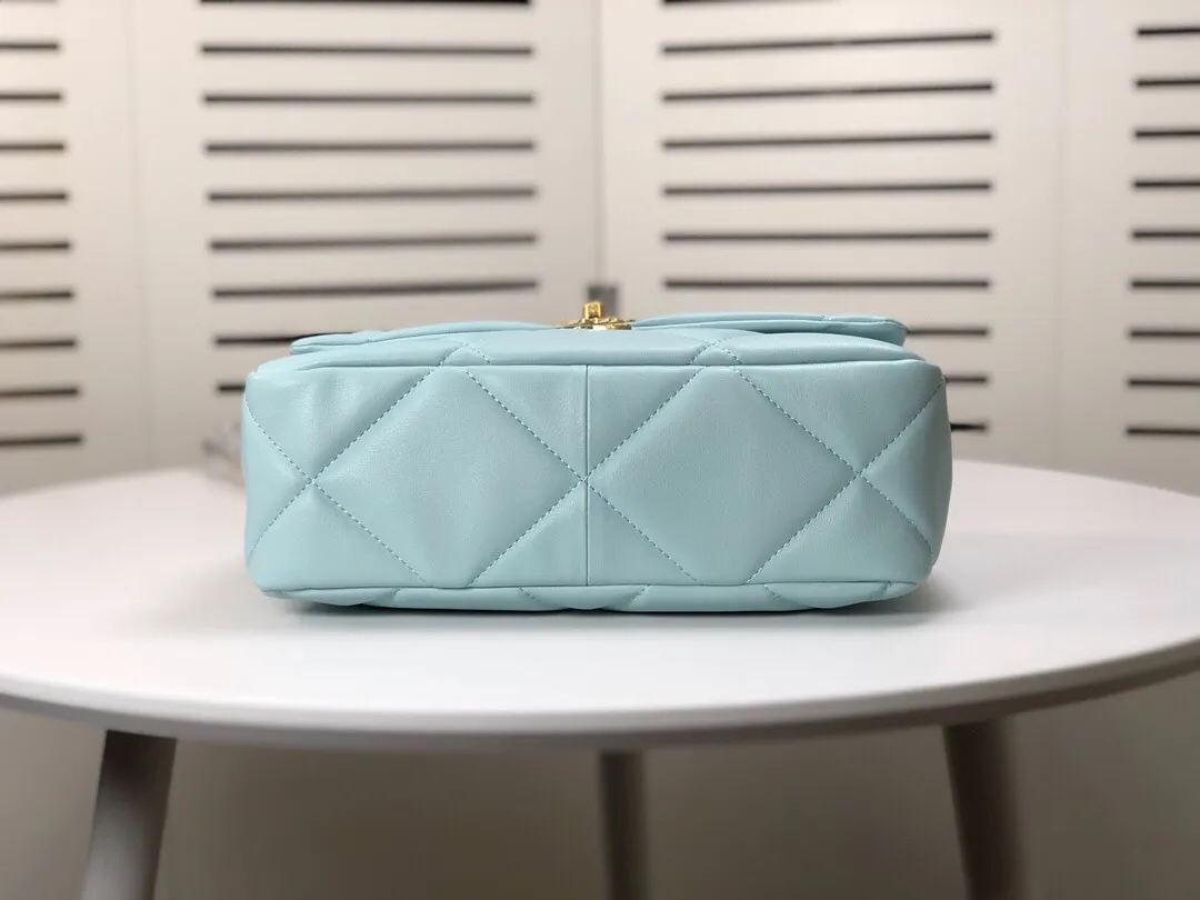 💰410￥Mint Green Medium Size Chanel's latest hot model is now available📣📣Synchronized with counters🤭Imported cowhide🐂very soft to the touch. The upper body effect is super good, it can be carried by hand, on one shoulder or cross-body, showing the elegance and charm of women💃Hurry and get it, [color] model number: 9011, size: 30*20*12,