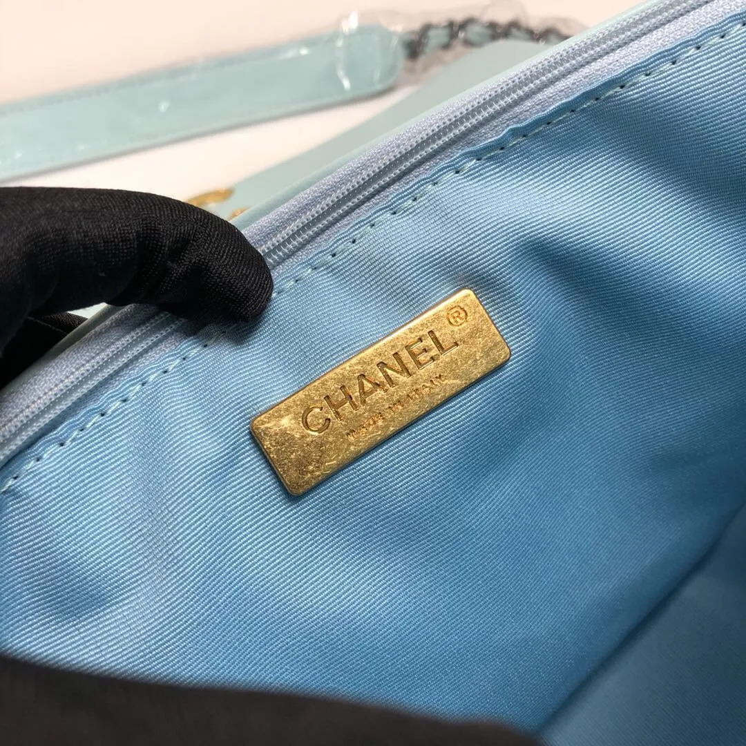 💰410￥Mint Green Medium Size Chanel's latest hot model is now available📣📣Synchronized with counters🤭Imported cowhide🐂very soft to the touch. The upper body effect is super good, it can be carried by hand, on one shoulder or cross-body, showing the elegance and charm of women💃Hurry and get it, [color] model number: 9011, size: 30*20*12,