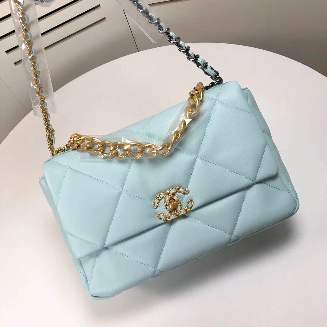 💰410￥Mint Green Medium Size Chanel's latest hot model is now available📣📣Synchronized with counters🤭Imported cowhide🐂very soft to the touch. The upper body effect is super good, it can be carried by hand, on one shoulder or cross-body, showing the elegance and charm of women💃Hurry and get it, [color] model number: 9011, size: 30*20*12,