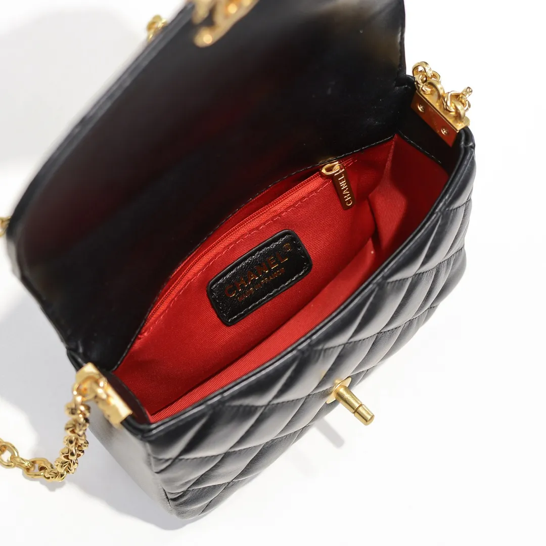 💰380￥💋Chanel 2020 Autumn and Winter Limited Edition Gold Coin Bag Sheepskin Gold coins have always been a symbol of luck and nobility. When paired with a bag, it makes you even more wealthy [Hey ha] Plus this design continues the CF classic elements, making the bag more beautiful and practical, and it is still a must-have series [Happy][Happy] Size: 21x17x7cm🎉🎉Model: 2222