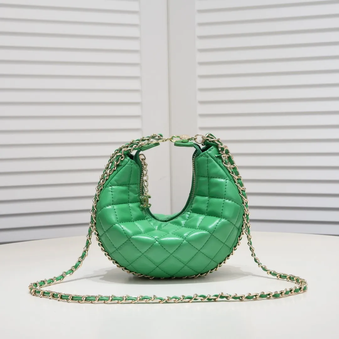 💰360￥Chane1️⃣23p Moon Bag🌙🤍l A beautiful little waste bag that makes me fall in love at first sight. The hardware is light champagne gold and has a thin chain. The counter sister made it look like a little moon. I was immediately so cute that I felt soft. It deserves the first place in 23p small waste bag. As expected, the end of the bag purchase is not Hermès but Chanel seasonal model Al💕Style number: 8089 Large Size: 15X20X6cm