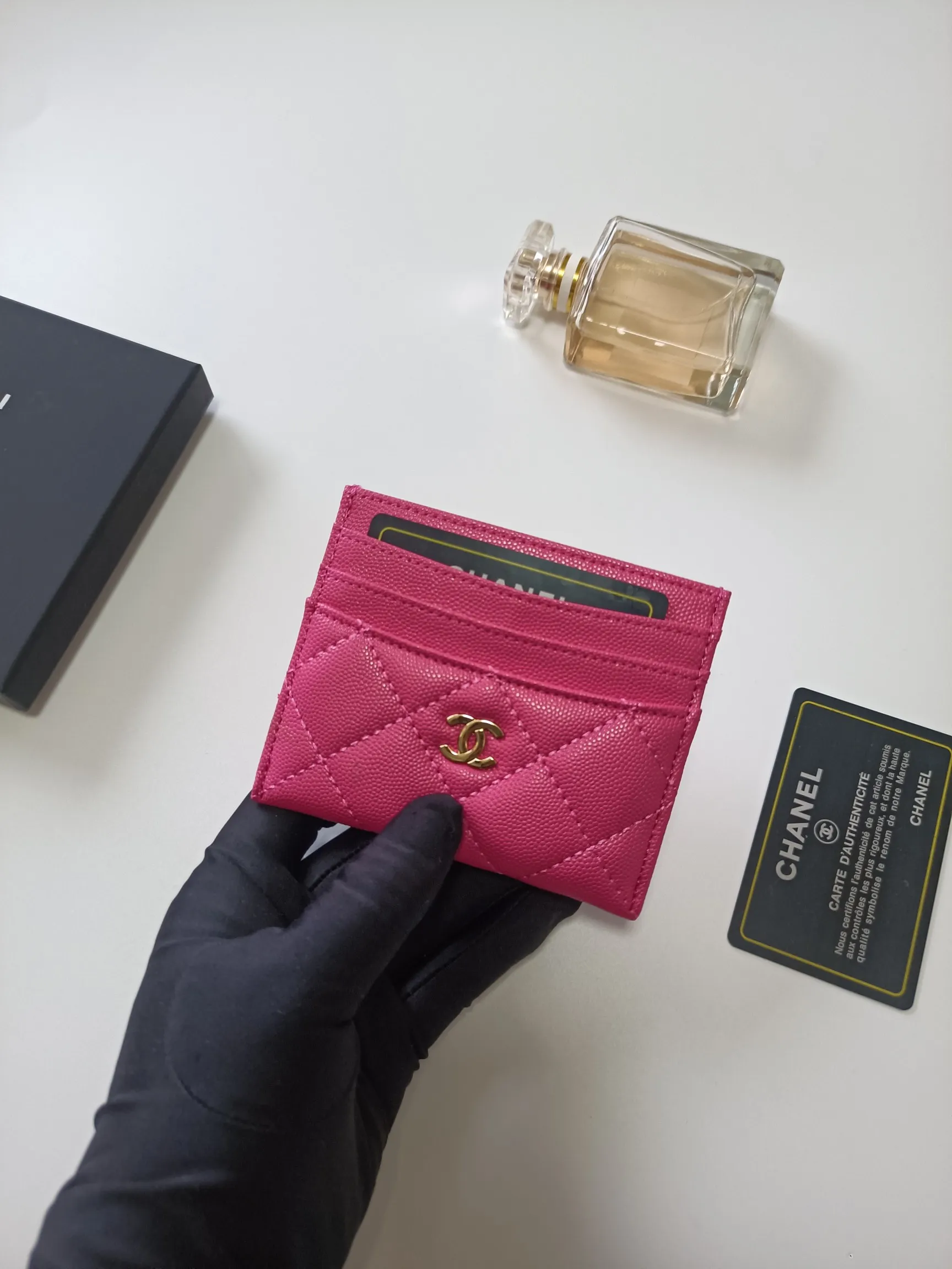 💰100💰 chanel 2025 new product card holder lambskin, seven card slots, can hold change, imported Italian lambskin + hardware logo, so beautiful, love it. The color is as shown in the picture, easy and fast storage, mini card holder No.: AP8964 Size: w11×h10cm