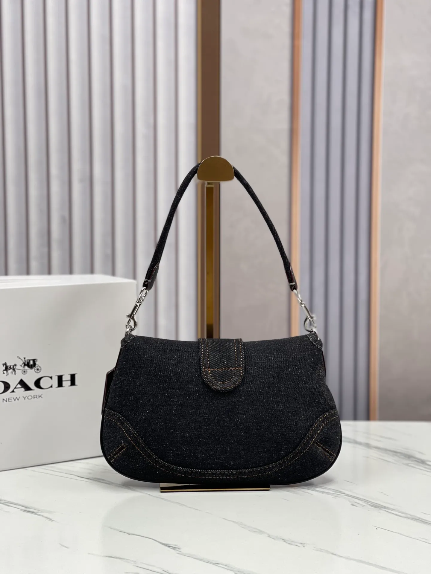 Top original order p480💰Coach/Coach’s new Soho model CR737 armpit bag. This pea bag looks so good. It’s American retro. You can’t miss the must-have second-hand bag style for hot girls. 26×18,