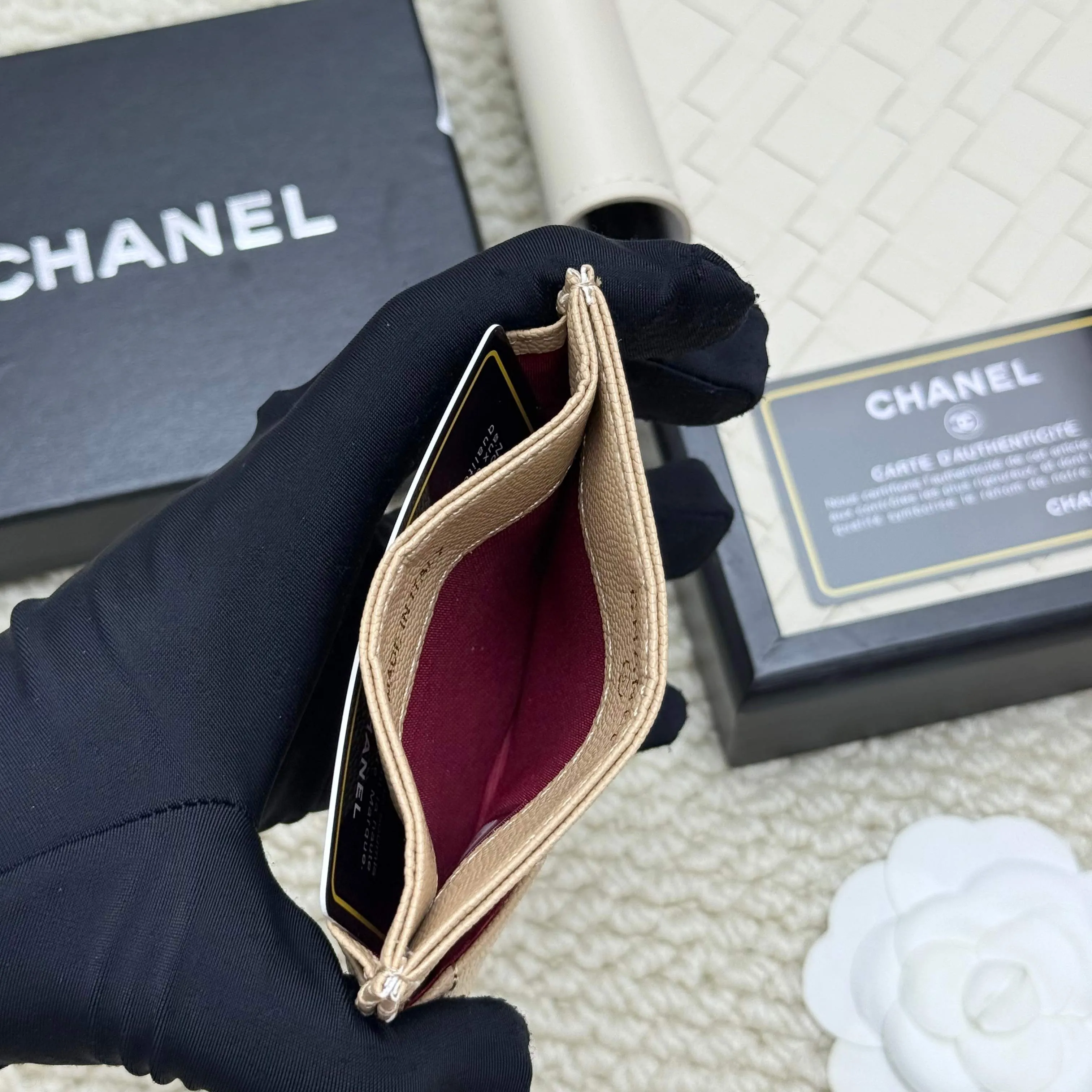 💰110 chanel 2025 new product card holder lambskin, seven card slots, can hold change, imported Italian lambskin + hardware logo, so beautiful, love it. The color is as shown in the picture, easy and fast storage, mini card holder No.: 4472 Size: w11×h10cm