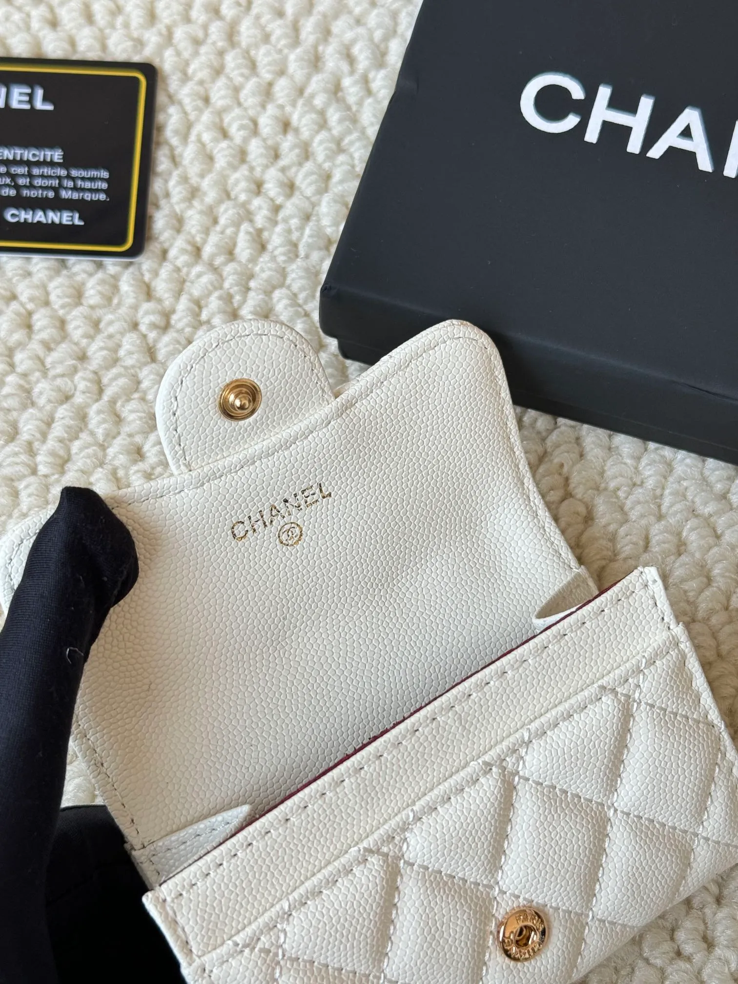 💰120 Style number: AP458 chanel's most classic card holder, coin purse, Chanel classic flap card holder. Caviar cowhide, card holder and coin purse in one, with slip pocket on the back. Size: 7.5 × 11.3 × 2.1 cm