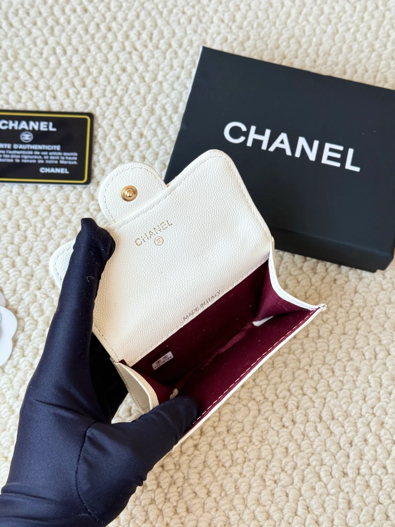 💰120 Style number: AP458 chanel's most classic card holder, coin purse, Chanel classic flap card holder. Caviar cowhide, card holder and coin purse in one, with slip pocket on the back. Size: 7.5 × 11.3 × 2.1 cm