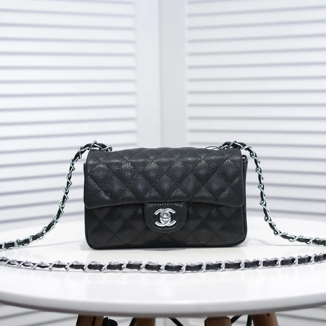 💰320￥💥CF versatile caviar cowhide🌹 Chanel💃🏻‼ ️Eternal classic style [shy] noble temperament💃🏻favorite of celebrities🌟soft leather and high-end👍counter hardware exquisite workmanship to reject defects [strong] both dazzling and feminine 😝[strong] luxurious and durable🌟size: 20*14*7cm style number 1116 reverse edge