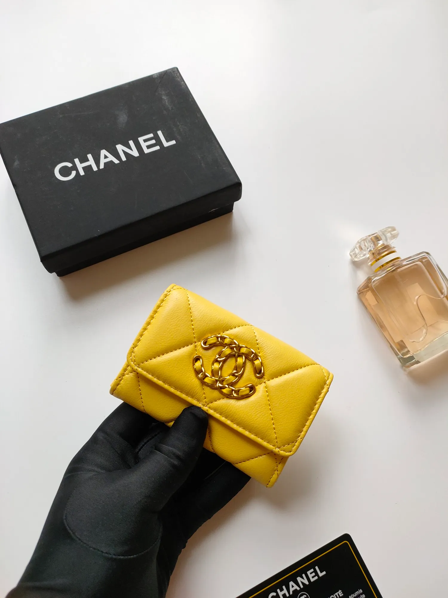 💰120💰CHANEL New Flap Coin Purse [Color][Color][Color] This year’s latest logo is paired with a large rhombus, using imported lambskin and retro hardware...❤️This card holder has a large capacity. It can hold about 1,000 yuan at a 20% discount of 100 yuan, and it can also hold 2.3 cards. ❤️❤️❤️It is very practical! Model number AP3600 size 11*8.5*3cm