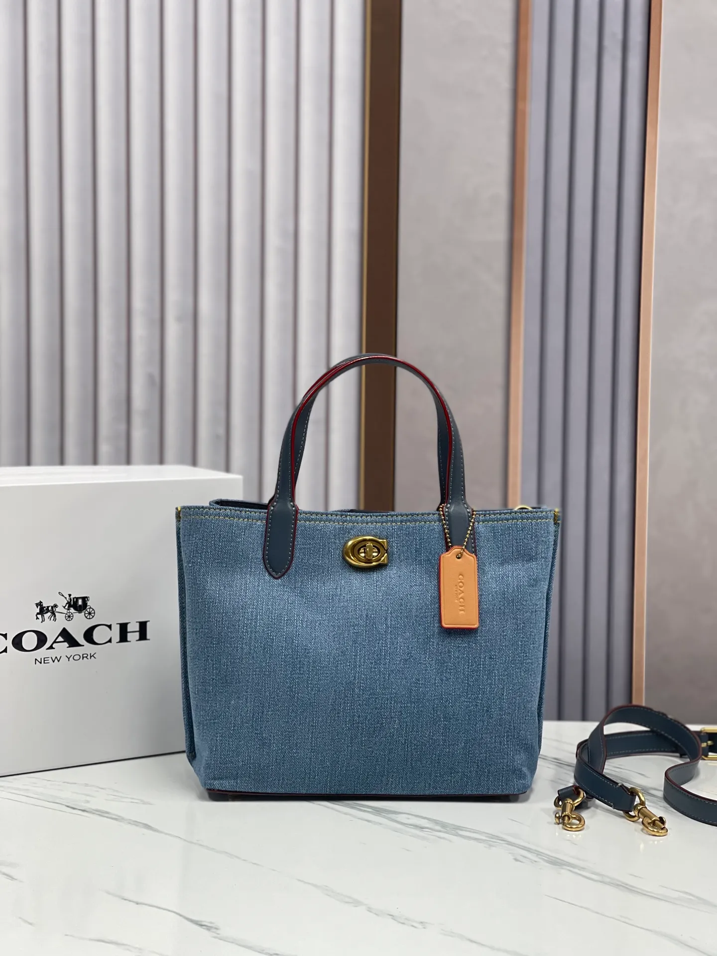 Batch 420💰coach/Coach new April new CR708 vegetable basket, denim champagne spring flavor ten vegetable basket with three compartments and practicality, it is simply the best partner for spring travel, it is so versatile with white skirts and jeans. #Size 24/20/10.
