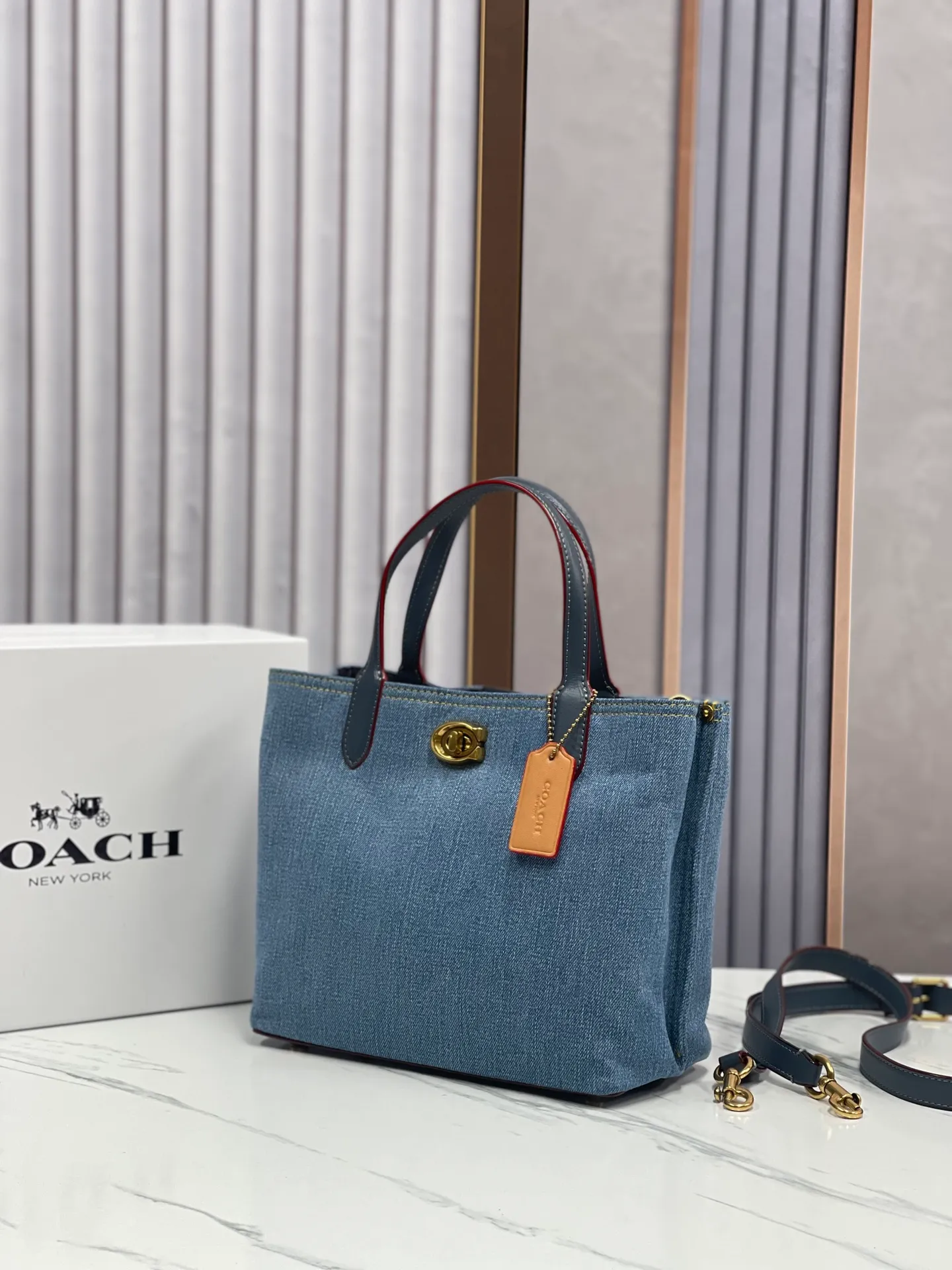 Batch 420💰coach/Coach new April new CR708 vegetable basket, denim champagne spring flavor ten vegetable basket with three compartments and practicality, it is simply the best partner for spring travel, it is so versatile with white skirts and jeans. #Size 24/20/10.