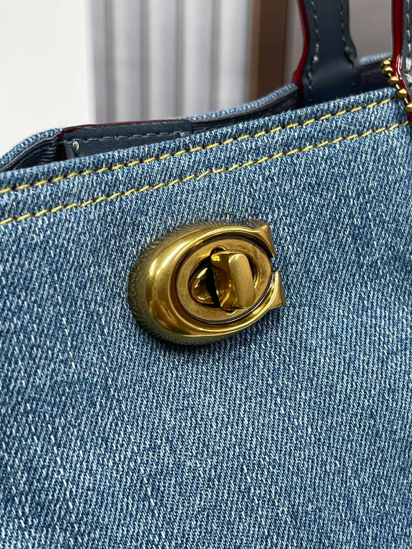 Batch 420💰coach/Coach new April new CR708 vegetable basket, denim champagne spring flavor ten vegetable basket with three compartments and practicality, it is simply the best partner for spring travel, it is so versatile with white skirts and jeans. #Size 24/20/10.