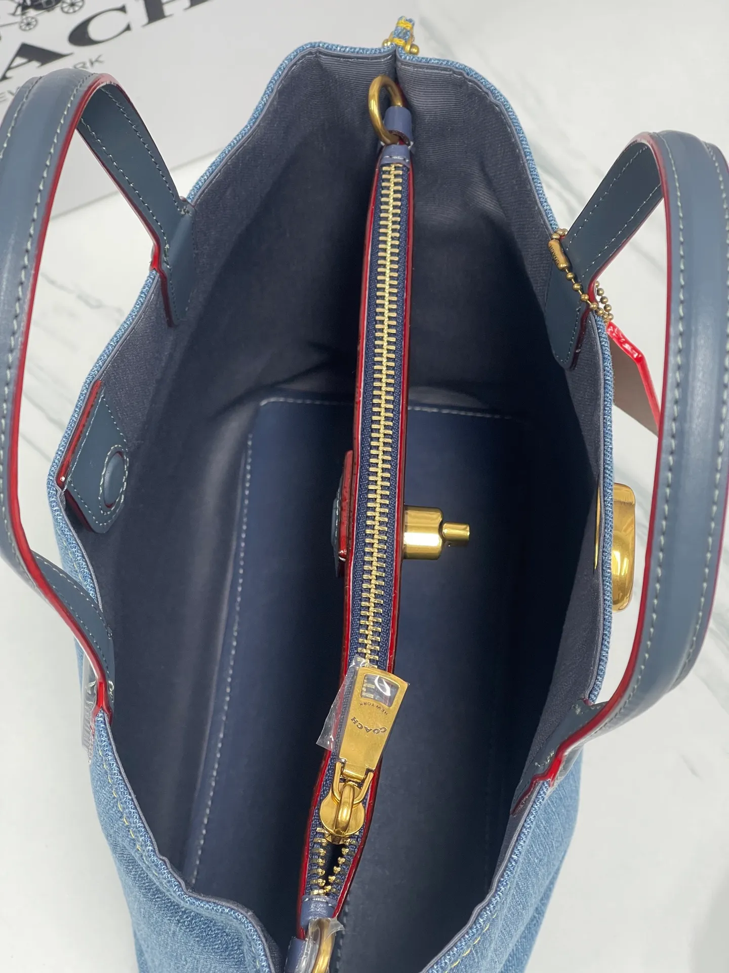 Batch 420💰coach/Coach new April new CR708 vegetable basket, denim champagne spring flavor ten vegetable basket with three compartments and practicality, it is simply the best partner for spring travel, it is so versatile with white skirts and jeans. #Size 24/20/10.