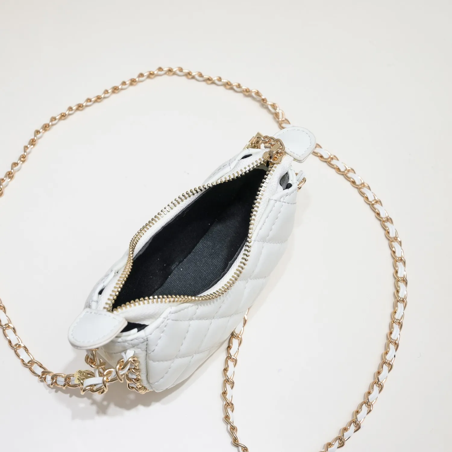 💰320￥Small size Chane1🛑23p moon bag🌙🤍l Beautiful small waste bag mini that fell in love at first glance. The hardware is light champagne gold and has a thin chain. The counter sister made it look like a small moon. I was immediately so cute that I felt soft. It deserves the first place in 23p small waste bag e. Sure enough, the end of the bag buying is not Hermès but Chanel seasonal style. Al style number: 8098 small size 💕Size: 4.1X3.7X2 (cm)