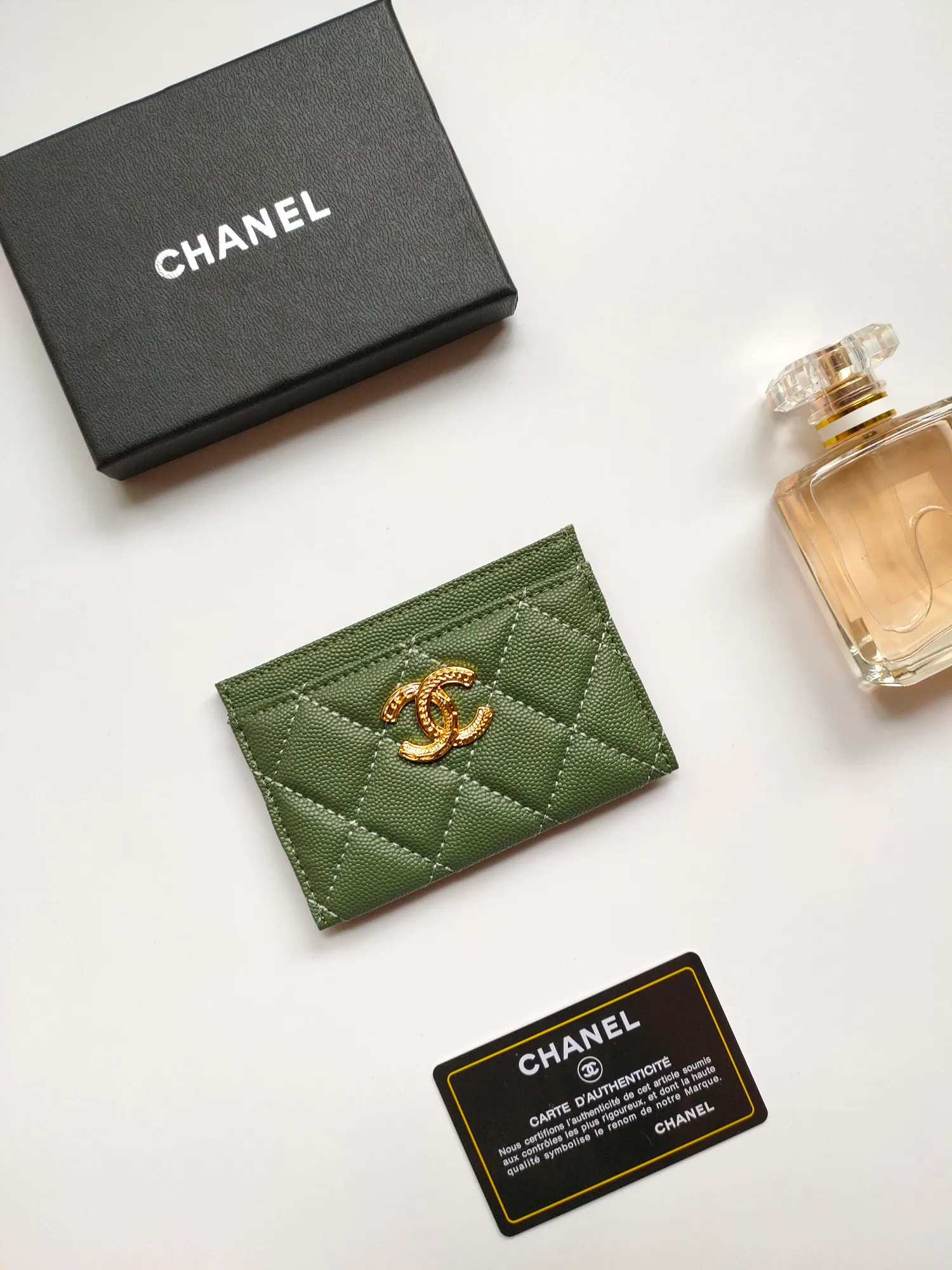 💰90💰Model 3188 CHANEL 22k embossed lgo large double C hardware, official website latest in 2023🆕card holder, caviar medium ball grain cowhide, anti-scratch, super glossy, 3 card slots each put a card, you can also put a card + a few coins in the middle