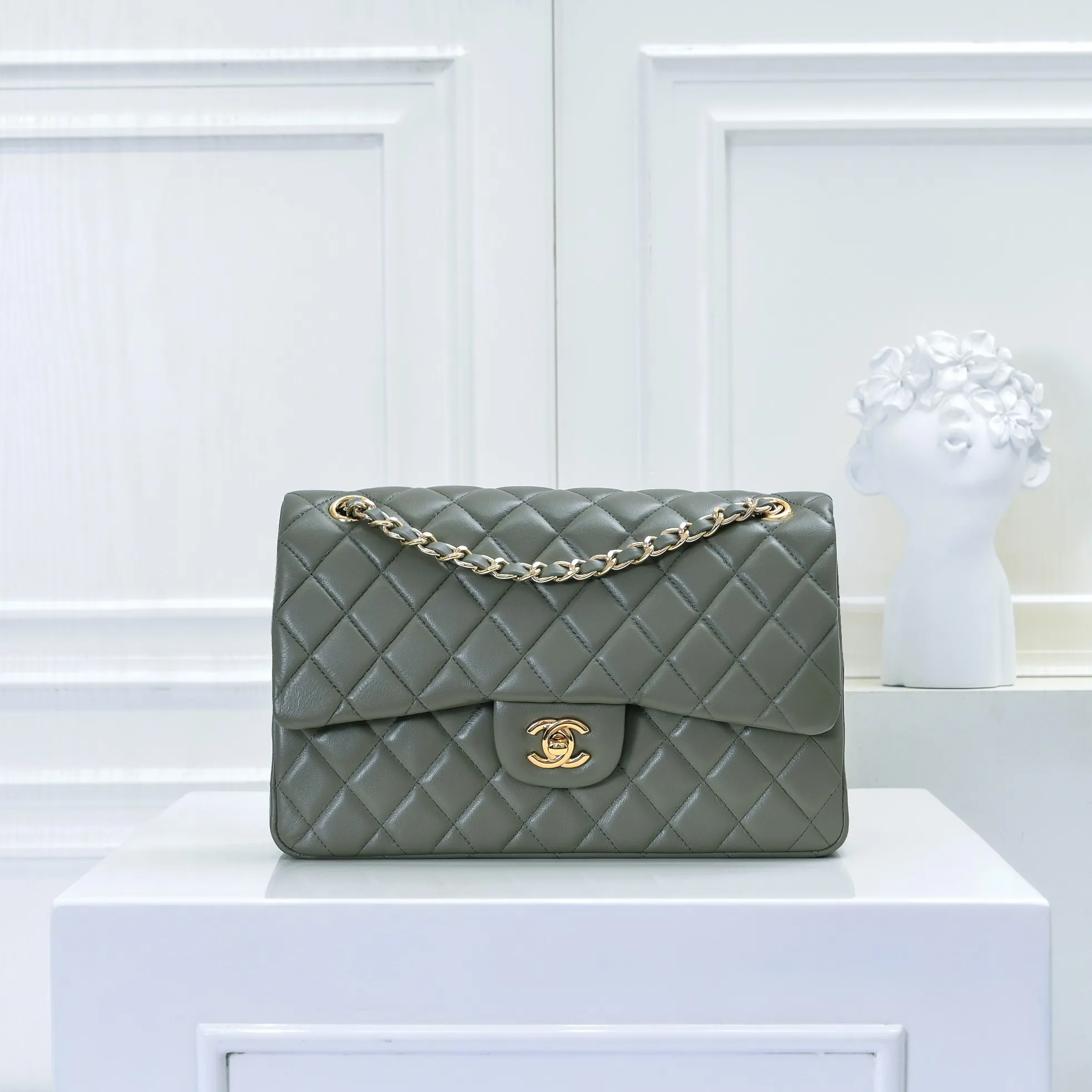 💰420￥Chanel🔥Exclusive quality real shot shipment✈️Official website updated simultaneously👑Chanel sheep pattern classic style with original hardware, summer style is coming💋CHANEL ‼ ️Crossbody bag, sheepskin with red lining🌸‼ ️ 🙈Fashion new favorite🙈 Size: 25.5*16*6.5. Style number: 1112 sheepskin