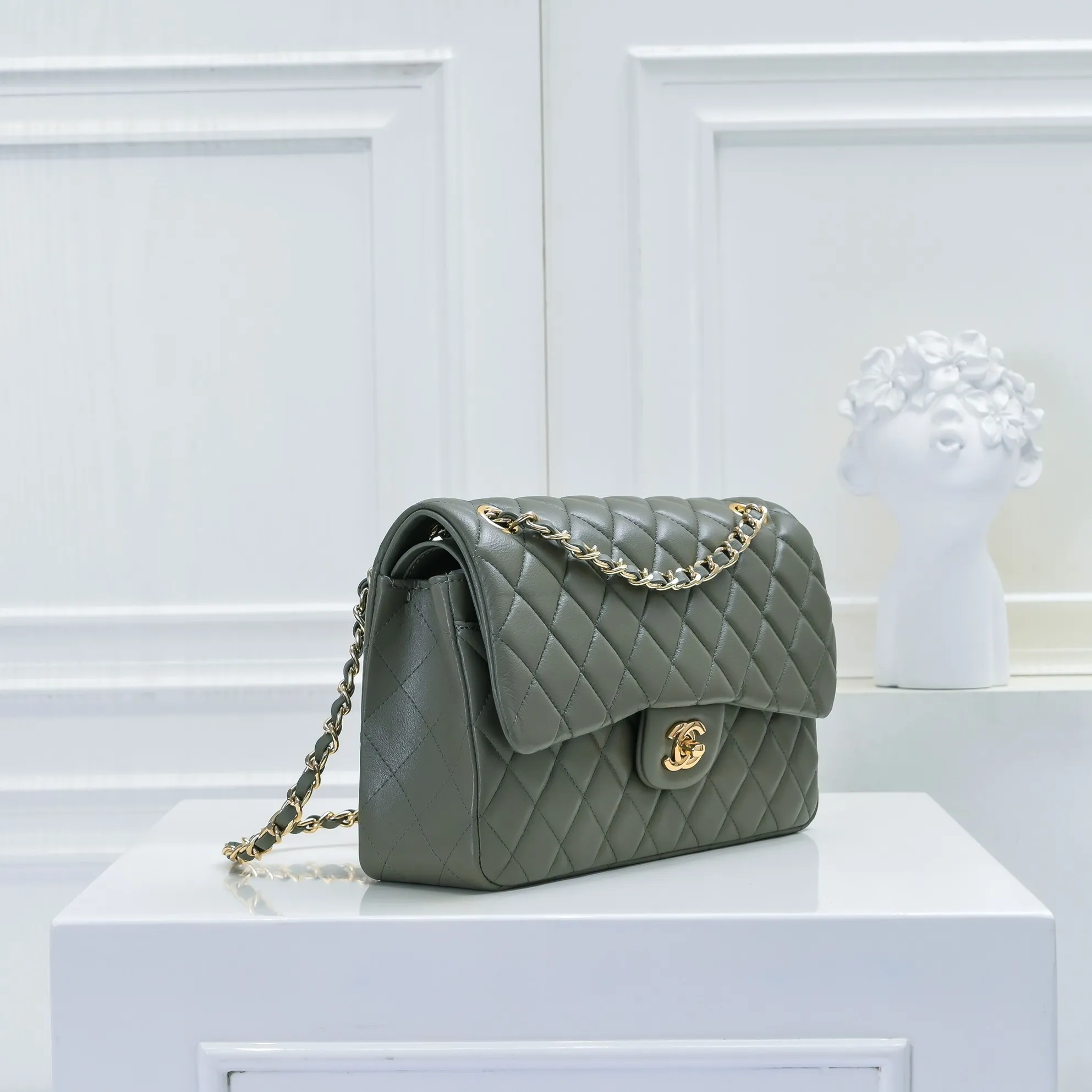 💰420￥Chanel🔥Exclusive quality real shot shipment✈️Official website updated simultaneously👑Chanel sheep pattern classic style with original hardware, summer style is coming💋CHANEL ‼ ️Crossbody bag, sheepskin with red lining🌸‼ ️ 🙈Fashion new favorite🙈 Size: 25.5*16*6.5. Style number: 1112 sheepskin