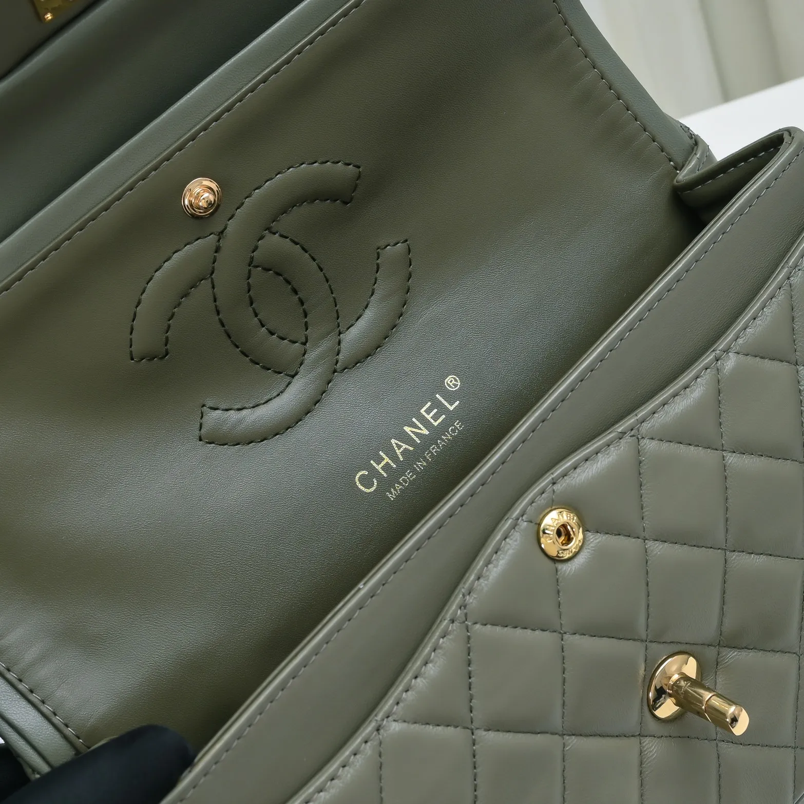 💰420￥Chanel🔥Exclusive quality real shot shipment✈️Official website updated simultaneously👑Chanel sheep pattern classic style with original hardware, summer style is coming💋CHANEL ‼ ️Crossbody bag, sheepskin with red lining🌸‼ ️ 🙈Fashion new favorite🙈 Size: 25.5*16*6.5. Style number: 1112 sheepskin