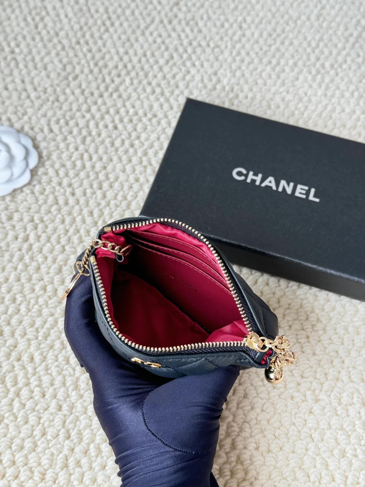 💰130 chanel sheepskin pendant coin purse💦 Model No.: A50168 Classic small carry-on bag, one of the most practical bags in the era of mobile payment, cards, change, key and lipstick in one package, cute, practical and connotative, nice card holder, key bag, coin purse, lipstick bag. Reference size: 9.5×15×0.5cm