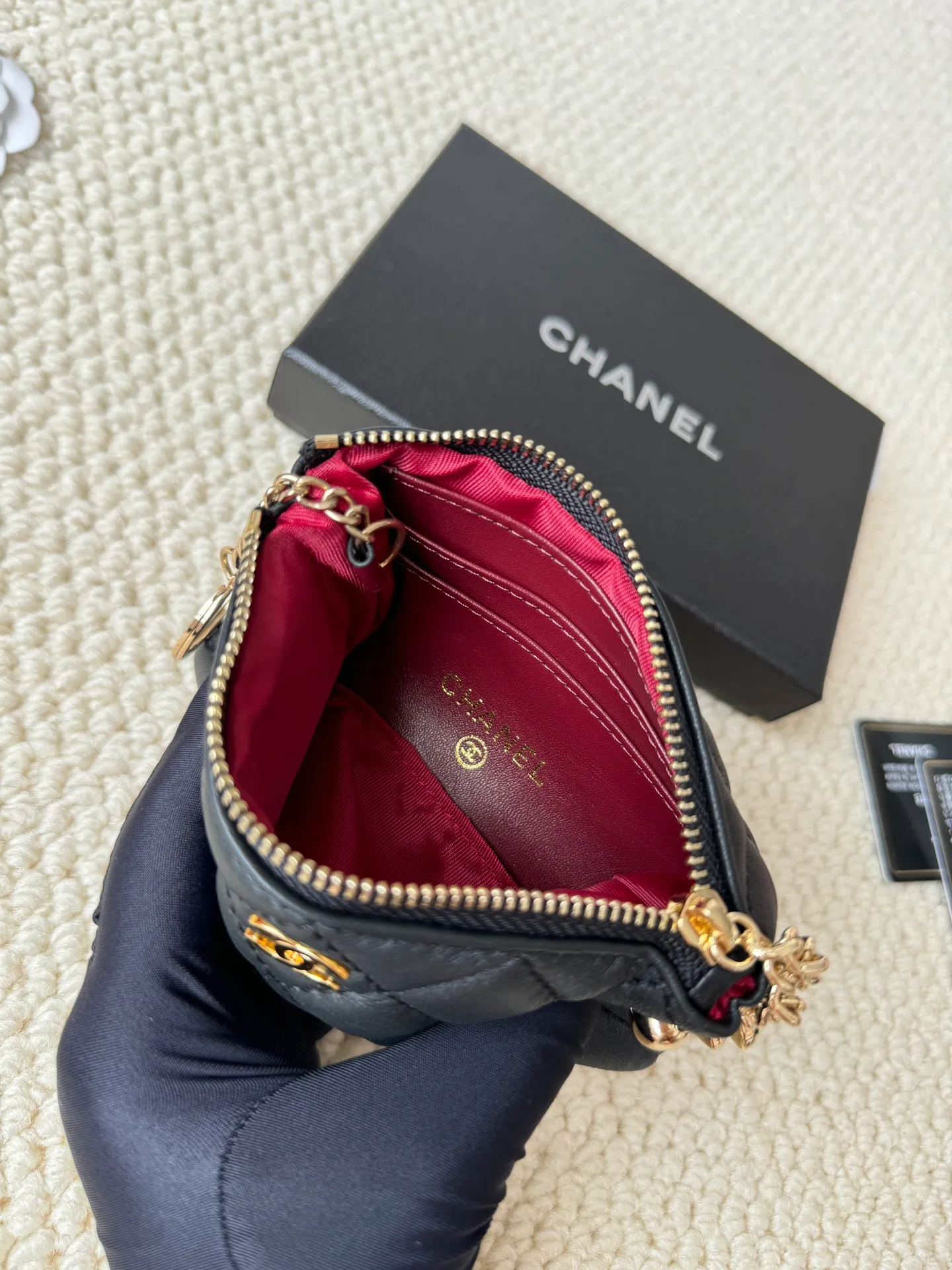 💰130 chanel sheepskin pendant coin purse💦 Model No.: A50168 Classic small carry-on bag, one of the most practical bags in the era of mobile payment, cards, change, key and lipstick in one package, cute, practical and connotative, nice card holder, key bag, coin purse, lipstick bag. Reference size: 9.5×15×0.5cm