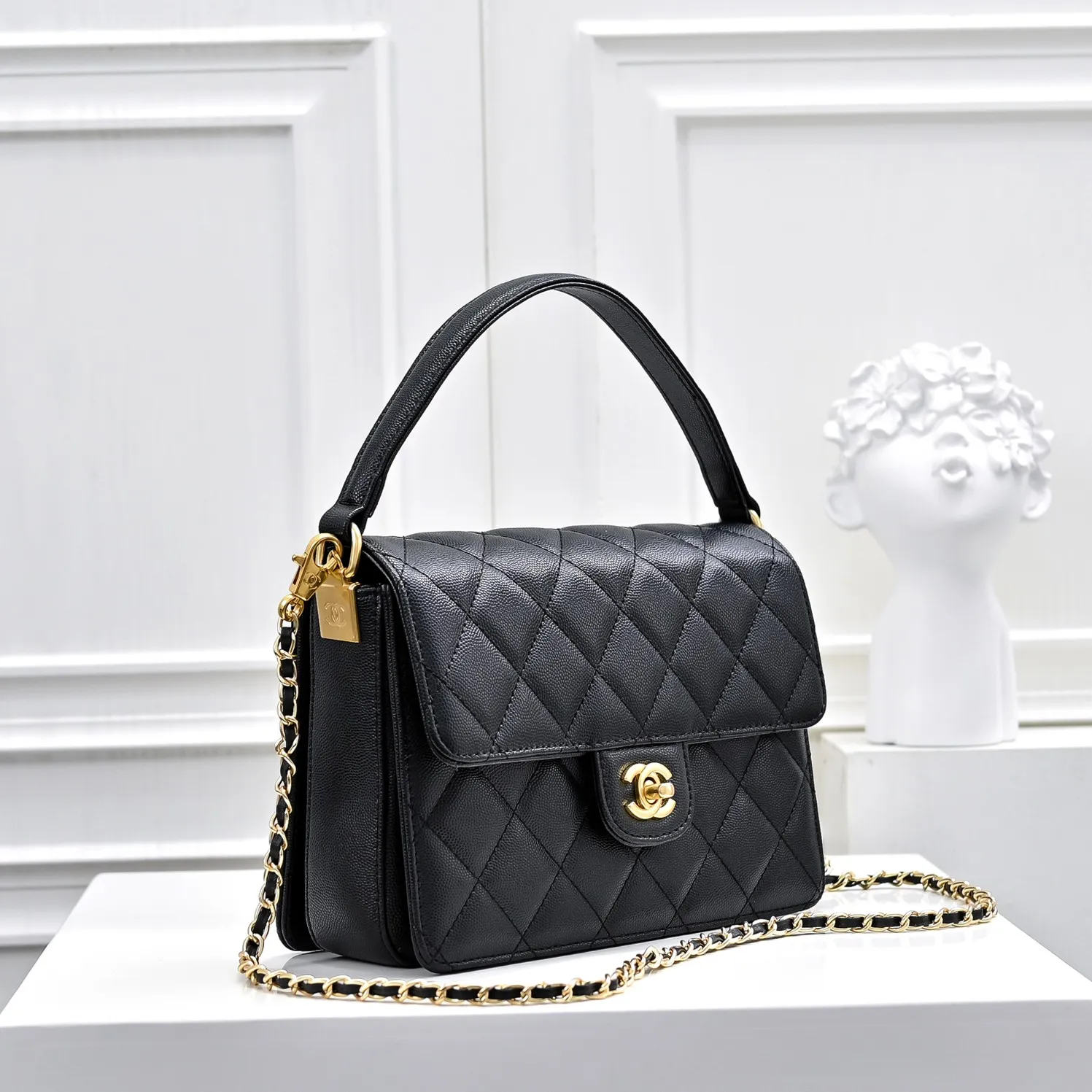 💰450￥Large size👑CHANEL24k new autumn and winter large, medium and small caviar cowhide unique texture. It can be carried by hand or cross-body. The shoulder strap is detachable, whether it is for daily outings or important occasions, it can perfectly match every look of yours. Its classicness and elegance make you stand out from the crowd. Large size: 23x16cm, style number: 1212