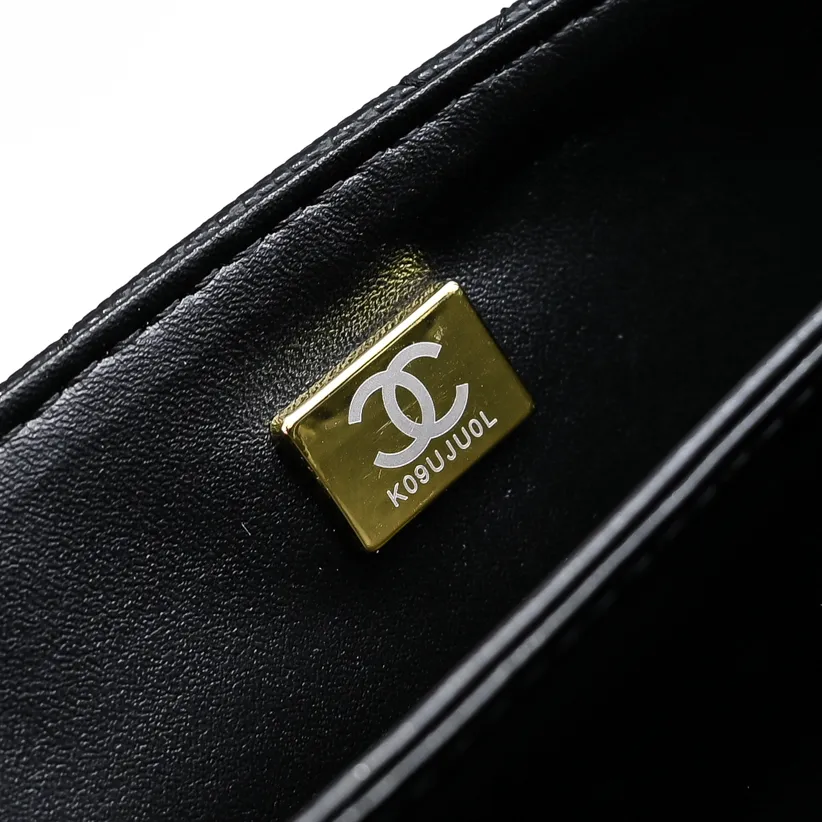 💰450￥Large size👑CHANEL24k new autumn and winter large, medium and small caviar cowhide unique texture. It can be carried by hand or cross-body. The shoulder strap is detachable, whether it is for daily outings or important occasions, it can perfectly match every look of yours. Its classicness and elegance make you stand out from the crowd. Large size: 23x16cm, style number: 1212