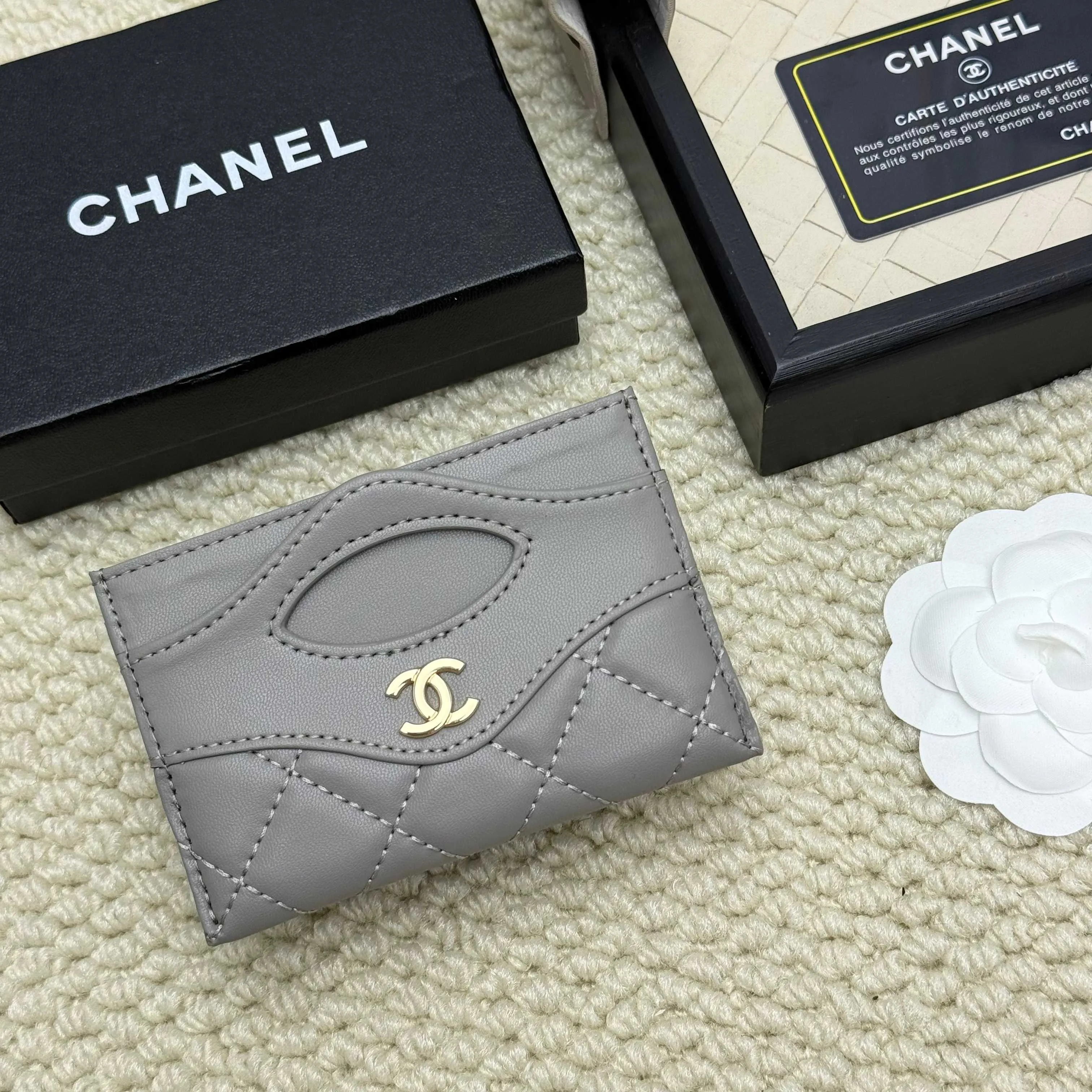 💰110 Chanel's new model, model: AP7776 31 card holder, sheepskin ball pattern. This new 31 card holder comes in several cute pink colors and can hold 6 or 7 cards no problem❣️ Size: 8*11