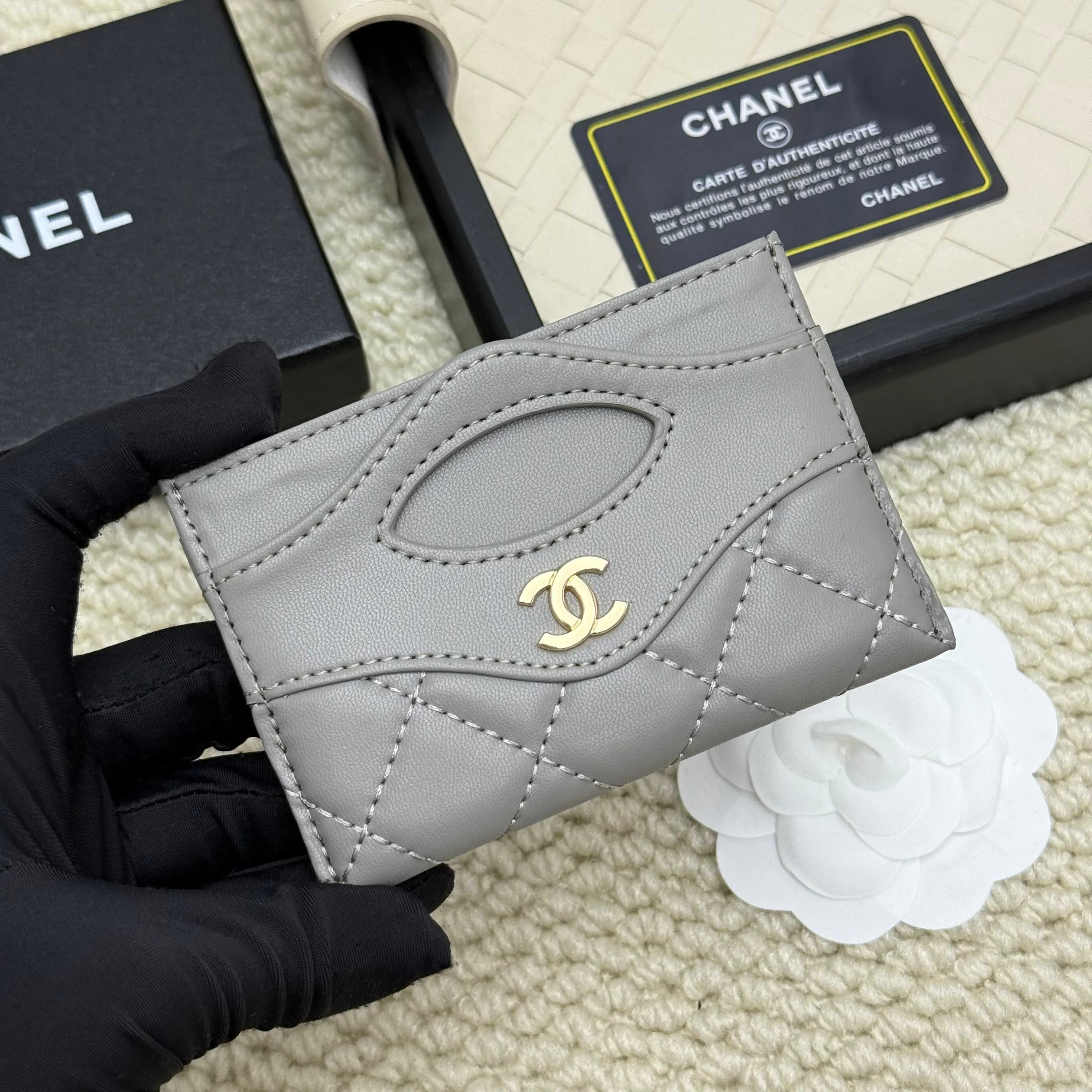 💰110 Chanel's new model, model: AP7776 31 card holder, sheepskin ball pattern. This new 31 card holder comes in several cute pink colors and can hold 6 or 7 cards no problem❣️ Size: 8*11