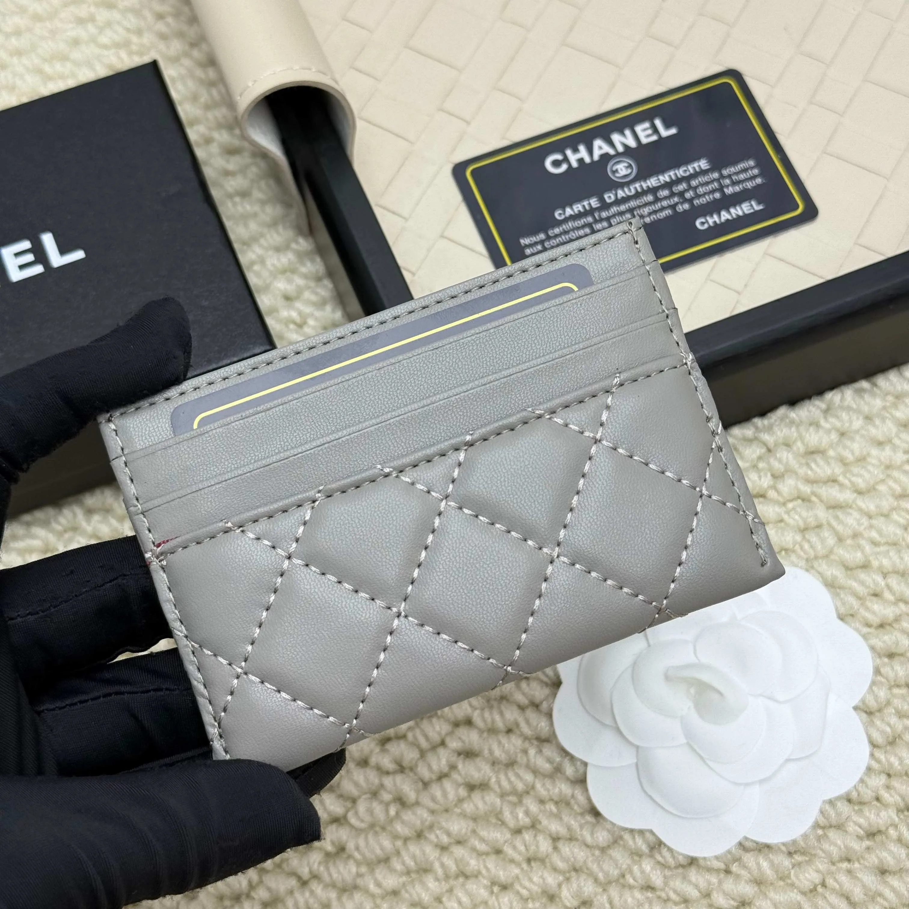 💰110 Chanel's new model, model: AP7776 31 card holder, sheepskin ball pattern. This new 31 card holder comes in several cute pink colors and can hold 6 or 7 cards no problem❣️ Size: 8*11