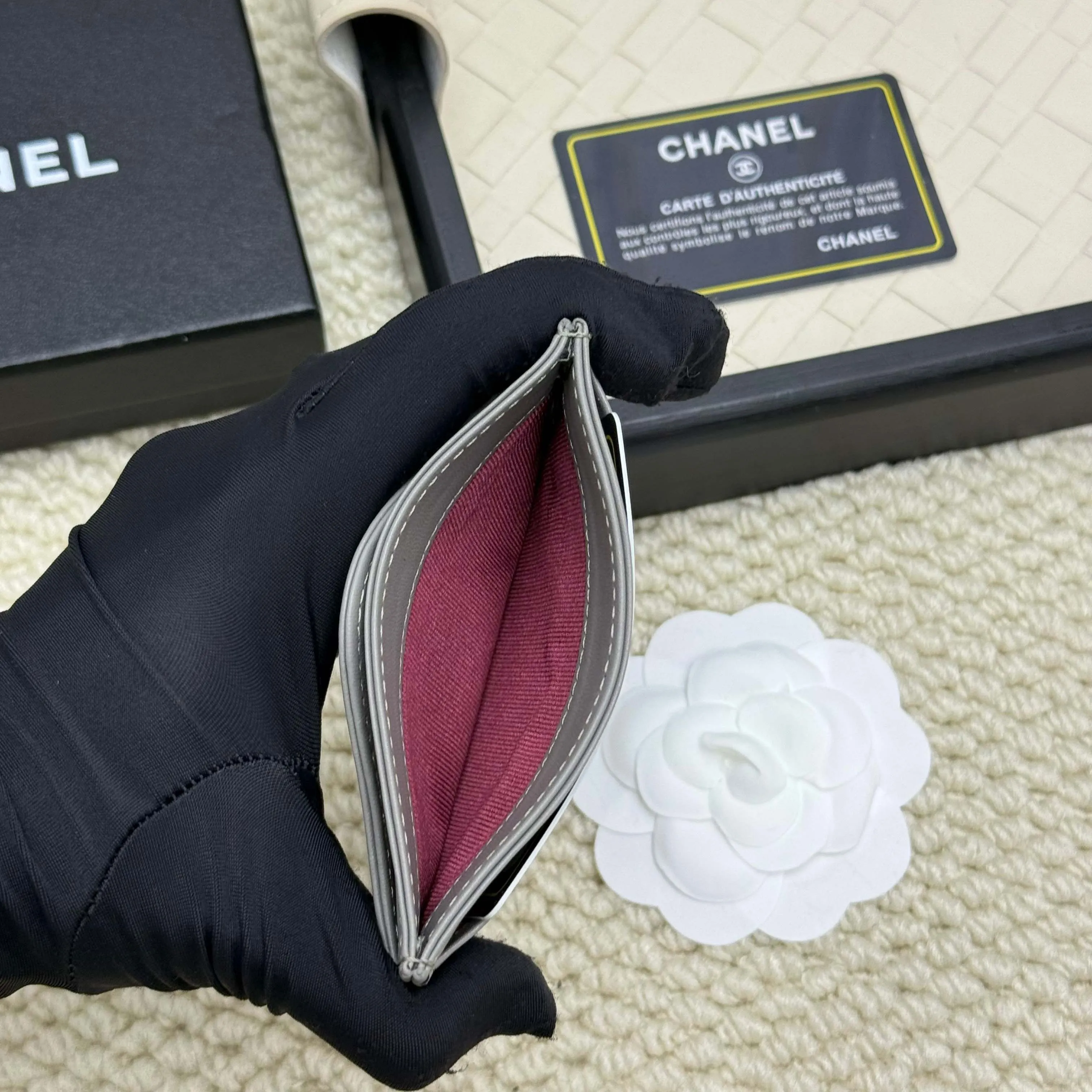 💰110 Chanel's new model, model: AP7776 31 card holder, sheepskin ball pattern. This new 31 card holder comes in several cute pink colors and can hold 6 or 7 cards no problem❣️ Size: 8*11