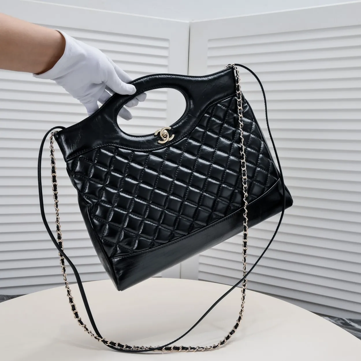 💰440￥🖤Chanel23A 🦢The king of large size 31bag 🌸Fashion representative! 31bag classic reappears! Fashion is still the same! 💗Two sizes, large and mini, to meet sisters of different styles~ The large is super cool and stylish, the mini is cute, cute and charming 💓This chocolate brown is also a treasure color, the most recommended color besides black, the real thing is very eye-catching and high-end! 👛Retro cowhide leather, the capacity is also practical and touching. One pack can be carried multiple times, no problem! Style number: 9109 large size: 35x33x8cm