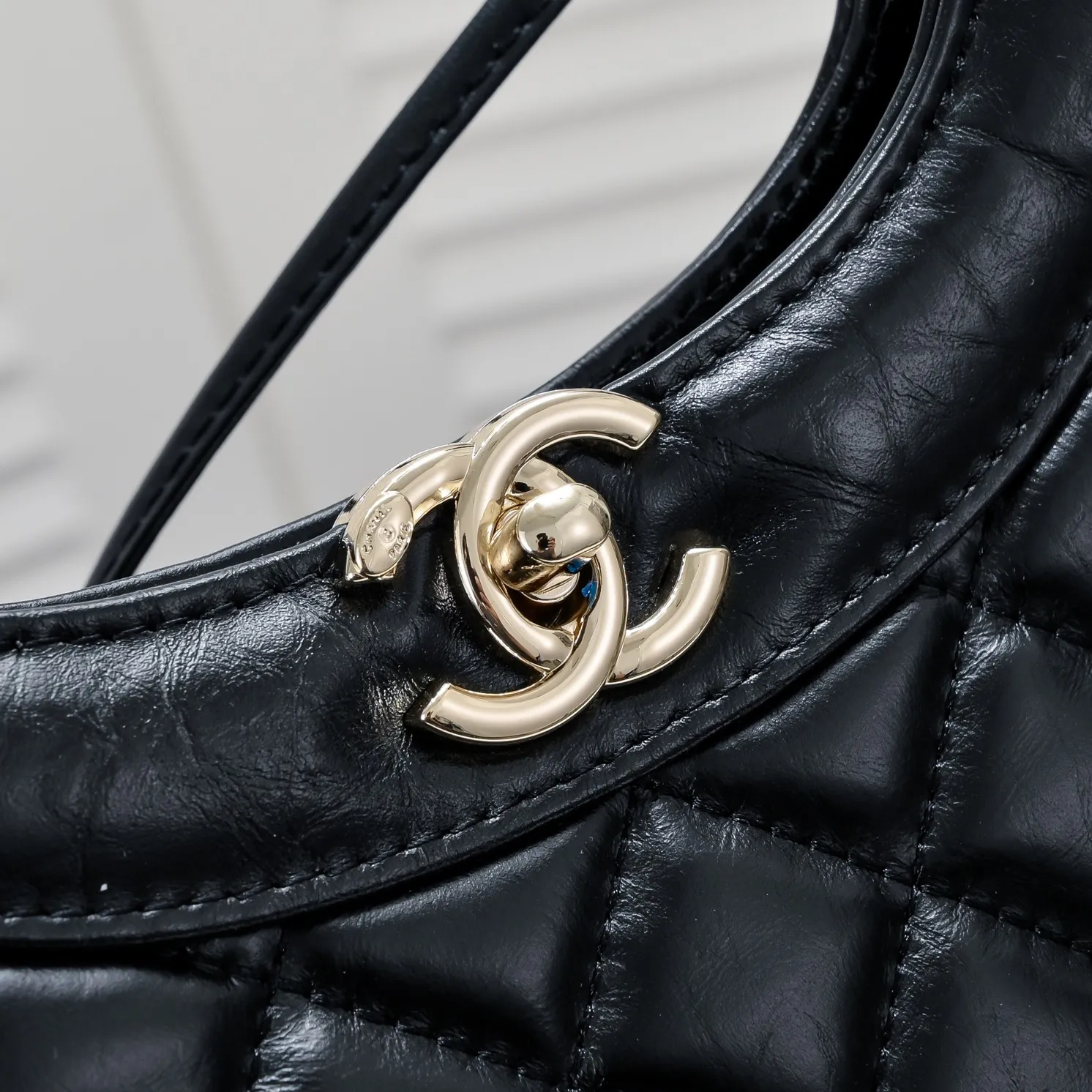 💰440￥🖤Chanel23A 🦢The king of large size 31bag 🌸Fashion representative! 31bag classic reappears! Fashion is still the same! 💗Two sizes, large and mini, to meet sisters of different styles~ The large is super cool and stylish, the mini is cute, cute and charming 💓This chocolate brown is also a treasure color, the most recommended color besides black, the real thing is very eye-catching and high-end! 👛Retro cowhide leather, the capacity is also practical and touching. One pack can be carried multiple times, no problem! Style number: 9109 large size: 35x33x8cm