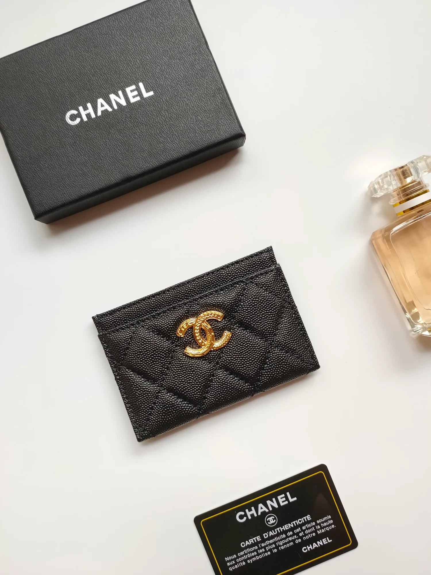 💰90💰Model 3188 CHANEL 22k embossed lgo large double C hardware, official website latest in 2023🆕card holder, caviar medium ball grain cowhide, anti-scratch, super glossy, 3 card slots each put a card, you can also put a card + a few coins in the middle