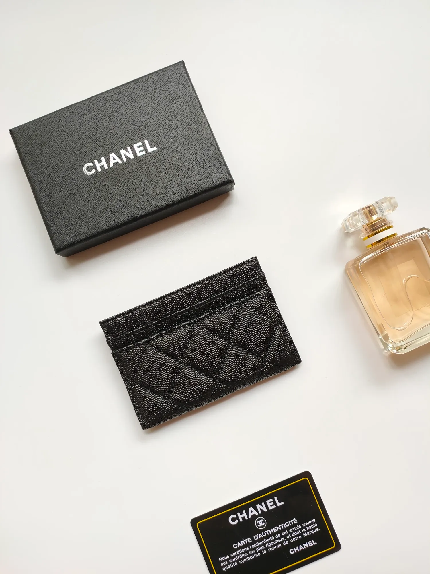 💰90💰Model 3188 CHANEL 22k embossed lgo large double C hardware, official website latest in 2023🆕card holder, caviar medium ball grain cowhide, anti-scratch, super glossy, 3 card slots each put a card, you can also put a card + a few coins in the middle