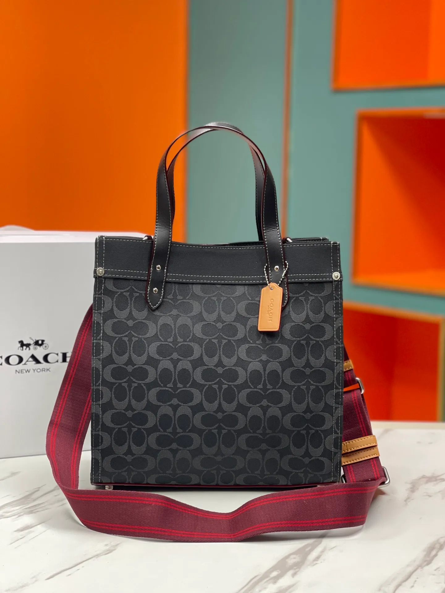 Top original order 400 in batches💰. coach/Coach’s new model CG092. Dempsey canvas Field Tote vertical large tote shopping bag, the bag is small, cute and can be packed in. It is very suitable for petite girls, fashionable and versatile ~ 30X30