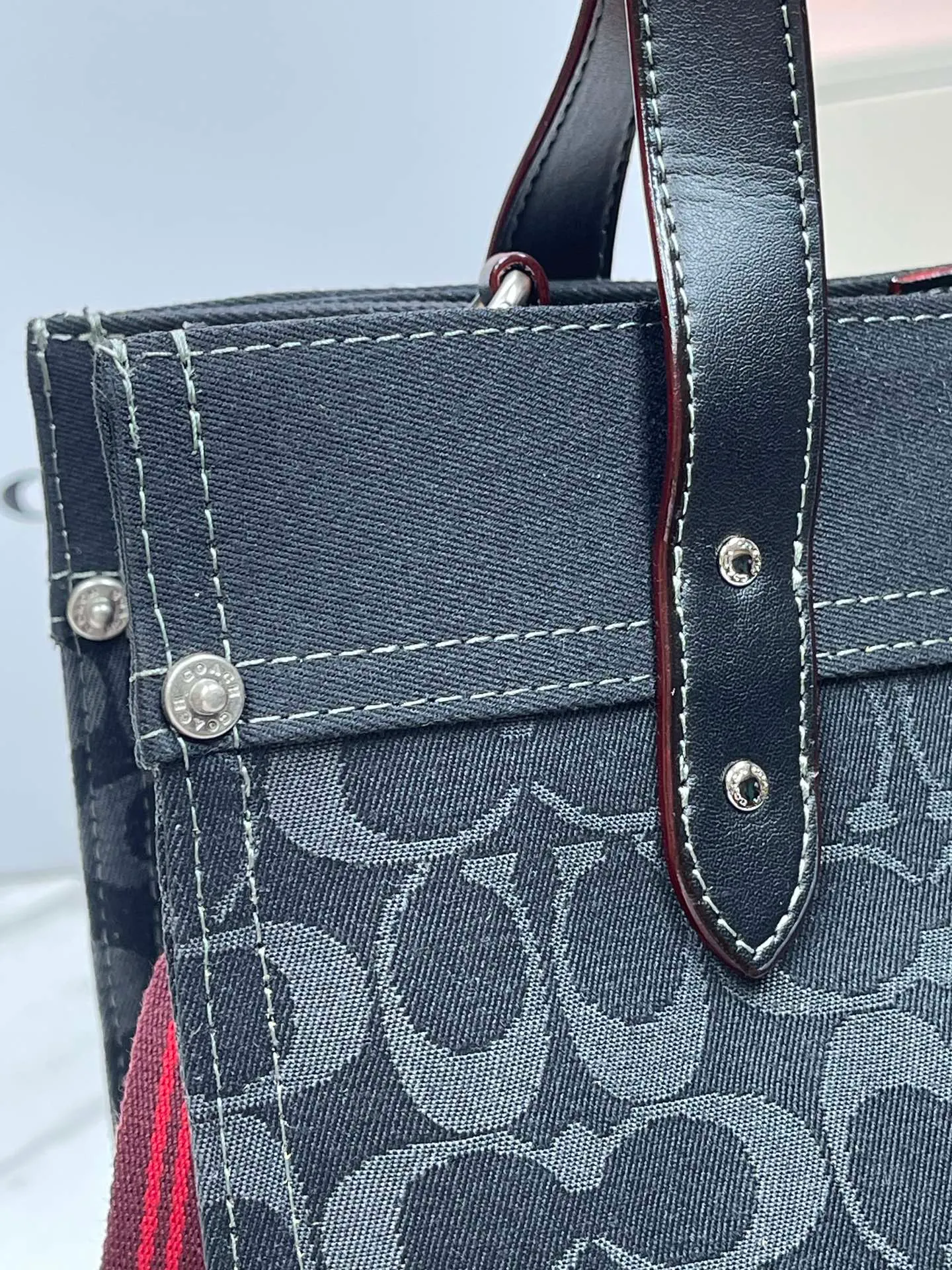 Top original order 400 in batches💰. coach/Coach’s new model CG092. Dempsey canvas Field Tote vertical large tote shopping bag, the bag is small, cute and can be packed in. It is very suitable for petite girls, fashionable and versatile ~ 30X30