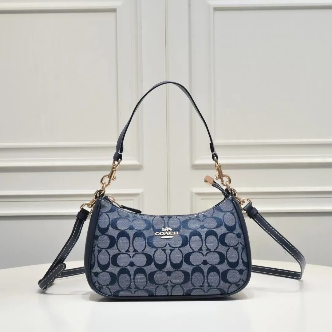 P260 [Top original order] New Coach shoulder crossbody bag CH139 Chambray series, the fashionable and elegant Teri armpit bag, versatile and casual, yet not outdated, can be worn cross-body under the arm, and very practical ~ Size: 24.5*15.5*7.5cm