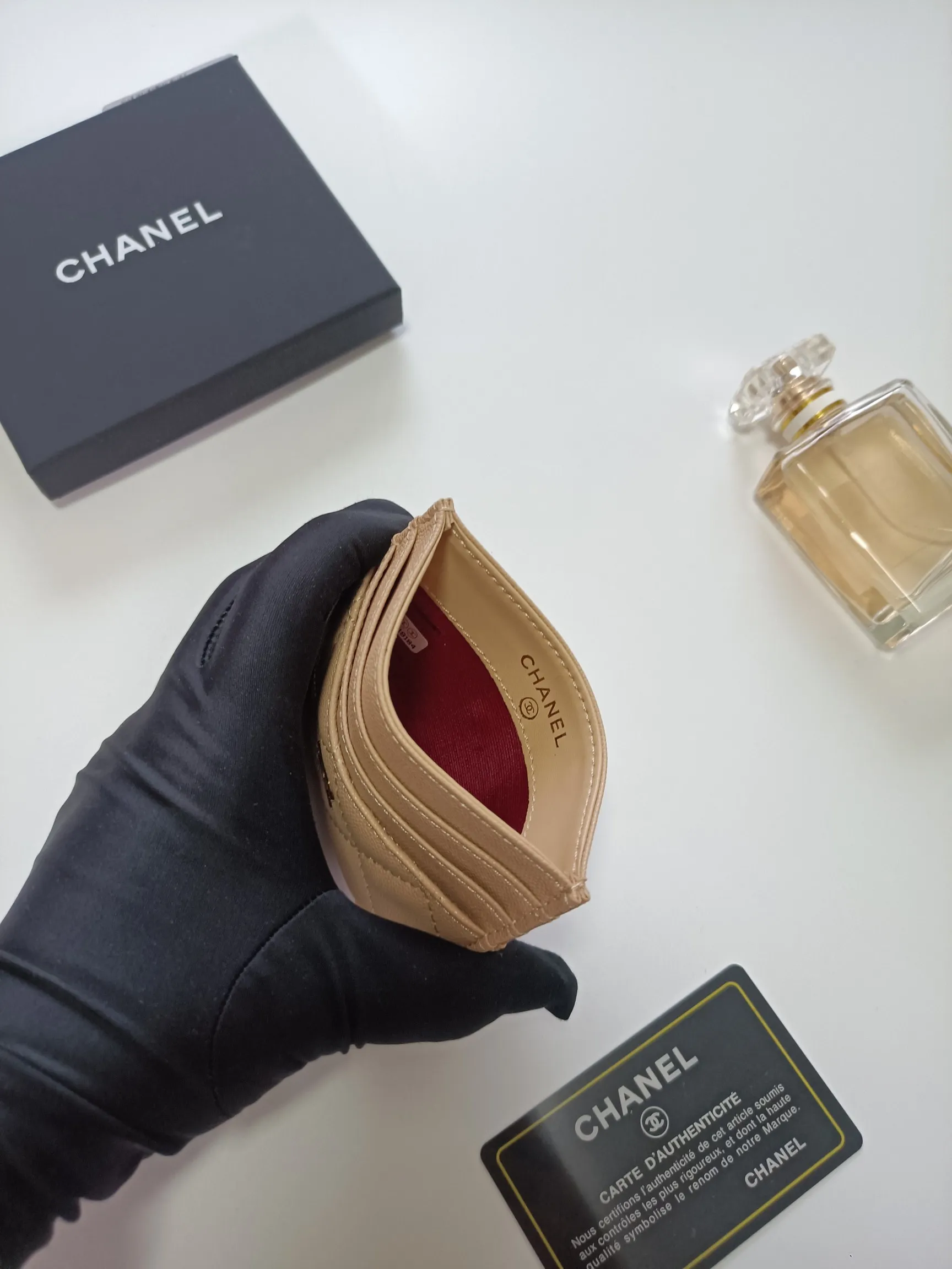 💰100💰 chanel 2025 new product card holder lambskin, seven card slots, can hold change, imported Italian lambskin + hardware logo, so beautiful, love it. The color is as shown in the picture, easy and fast storage, mini card holder No.: AP8964 Size: w11×h10cm